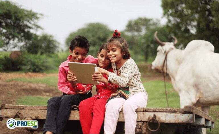 Gamificação na educação: imagem mostra crianças segurando tablet, gerando interações.