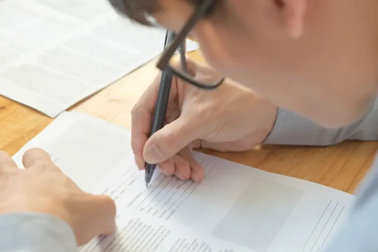 revisão de contrato escolar